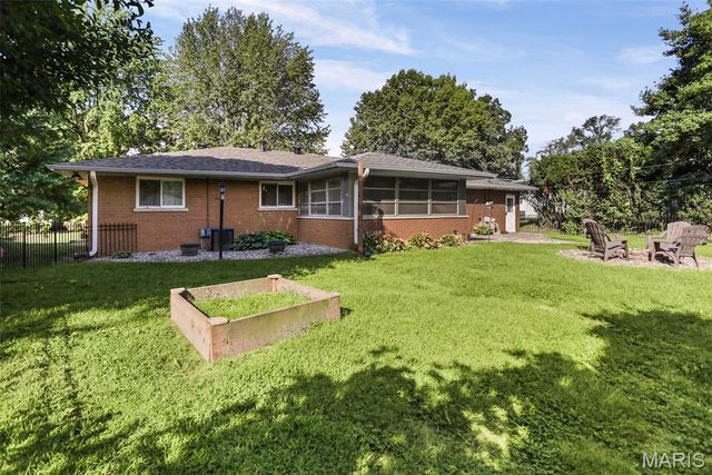 3820 Tanbark Drive, Swansea, IL 62226