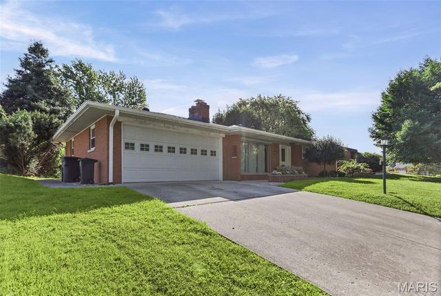 3820 Tanbark Drive, Swansea, IL 62226