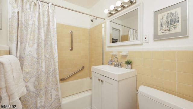 32 W Roselle Ave 32A, Roselle Park Boro, NJ 07204