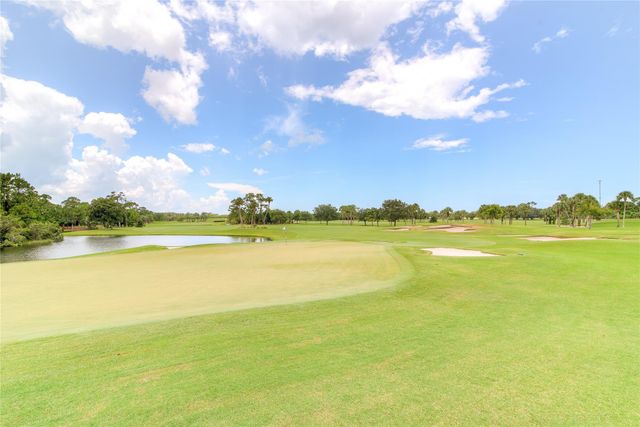 5691 Bent Pine Square, Vero Beach, FL 32967