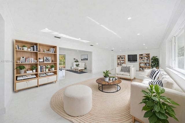 7021 SW 107 St, Pinecrest, FL 33156