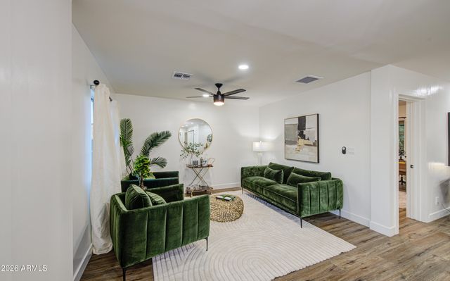 5330 N 18TH Street, Phoenix, AZ 85016