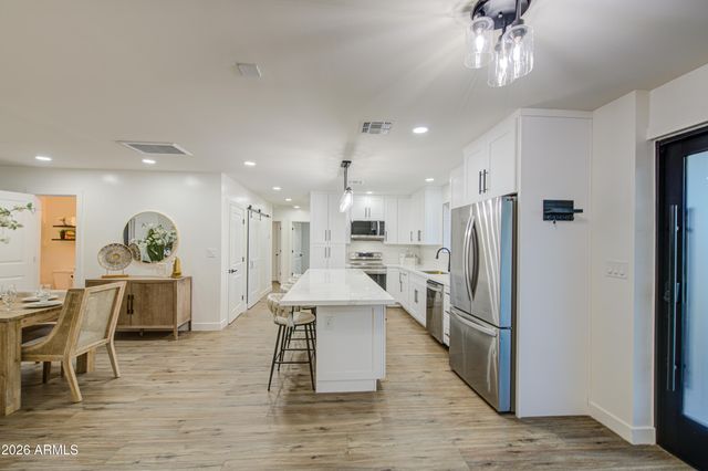 5330 N 18TH Street, Phoenix, AZ 85016