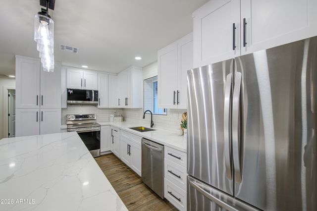 5330 N 18TH Street, Phoenix, AZ 85016
