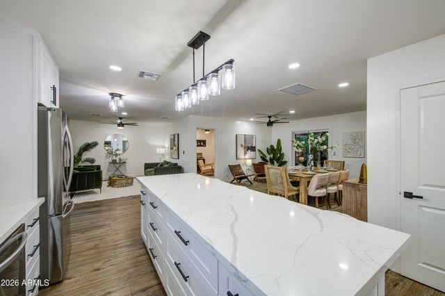 5330 N 18TH Street, Phoenix, AZ 85016