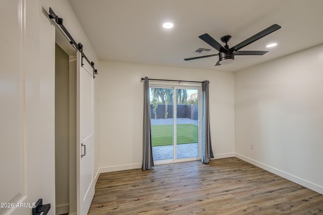 5330 N 18TH Street, Phoenix, AZ 85016