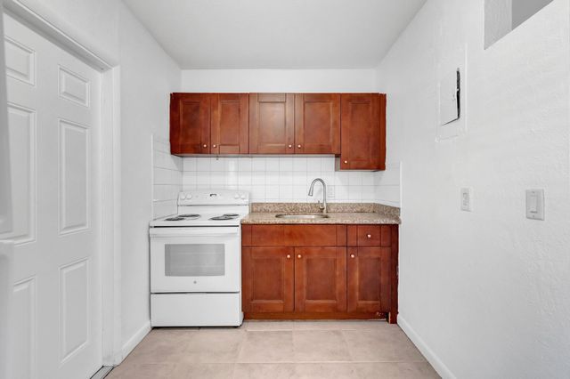 710 SE 4th Avenue, Delray Beach, FL 33483