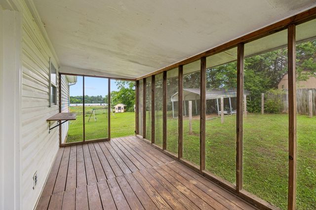 140 Apple Valley Court NE, Charleston, TN 37310