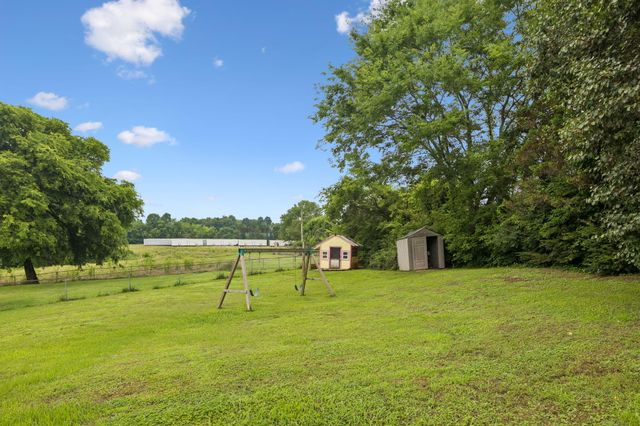 140 Apple Valley Court NE, Charleston, TN 37310