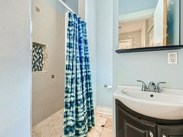 2351 S Whipple Street, Chicago, IL 60623