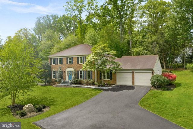 811 FOLLIN FARM LN, Great Falls, VA 22066