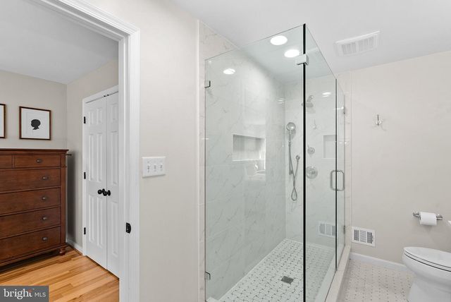 811 FOLLIN FARM LN, Great Falls, VA 22066