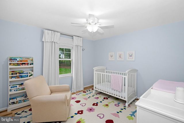 811 FOLLIN FARM LN, Great Falls, VA 22066