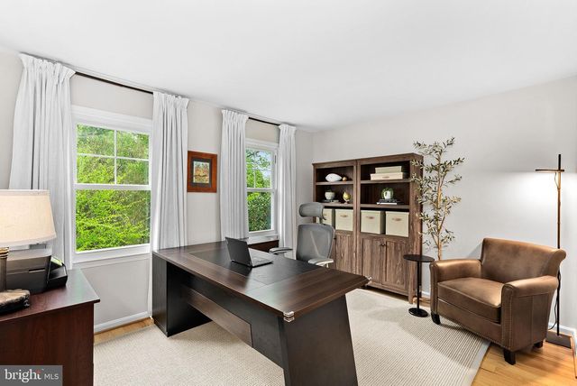 811 FOLLIN FARM LN, Great Falls, VA 22066