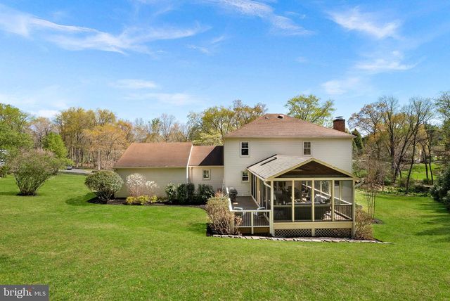 811 FOLLIN FARM LN, Great Falls, VA 22066