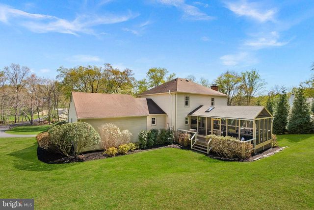 811 FOLLIN FARM LN, Great Falls, VA 22066