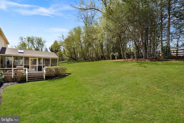 811 FOLLIN FARM LN, Great Falls, VA 22066