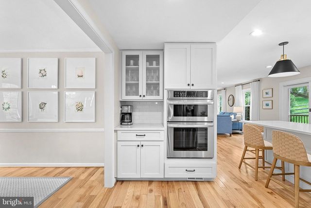 811 FOLLIN FARM LN, Great Falls, VA 22066