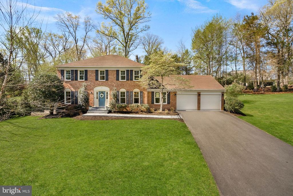 811 FOLLIN FARM LN, Great Falls, VA 22066