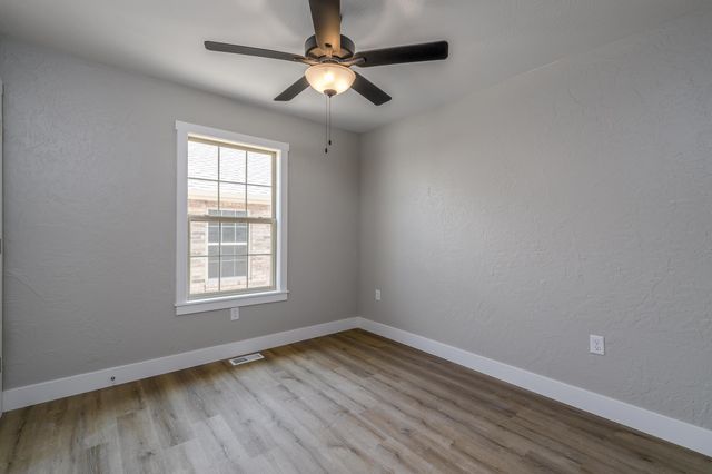 3840 W Riley Street, Bolivar, MO 65613