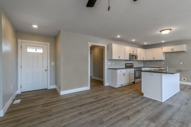 3840 W Riley Street, Bolivar, MO 65613