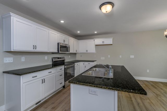 3840 W Riley Street, Bolivar, MO 65613