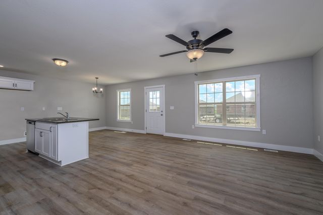 3840 W Riley Street, Bolivar, MO 65613