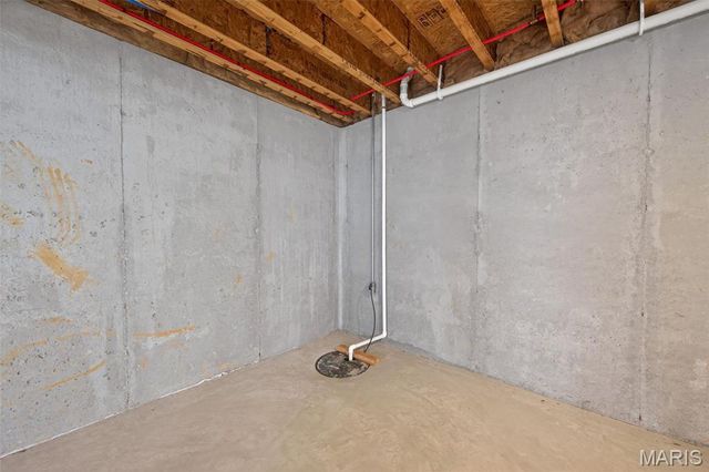 1319 Commons Circle, St Charles, MO 63304