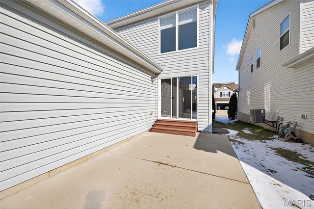 1319 Commons Circle, St Charles, MO 63304