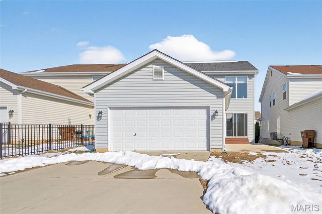 1319 Commons Circle, St Charles, MO 63304