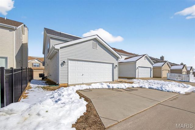 1319 Commons Circle, St Charles, MO 63304