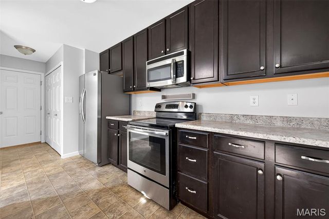 1319 Commons Circle, St Charles, MO 63304