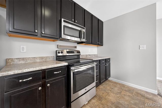 1319 Commons Circle, St Charles, MO 63304