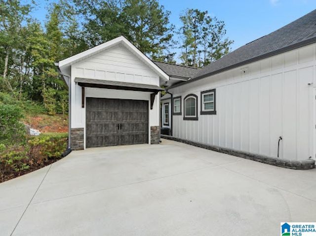 111 VILLAGE CIRCLE, Anniston, AL 36207