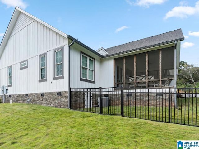 111 VILLAGE CIRCLE, Anniston, AL 36207