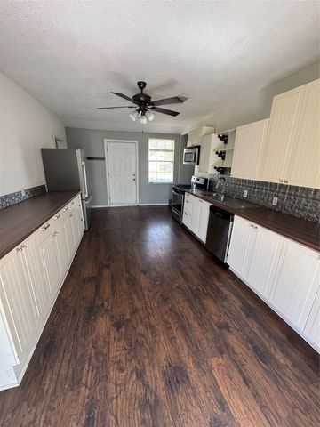 629 Harrison Lane, Hurst, TX 76053