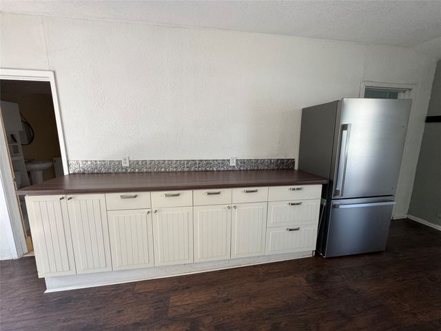 629 Harrison Lane, Hurst, TX 76053