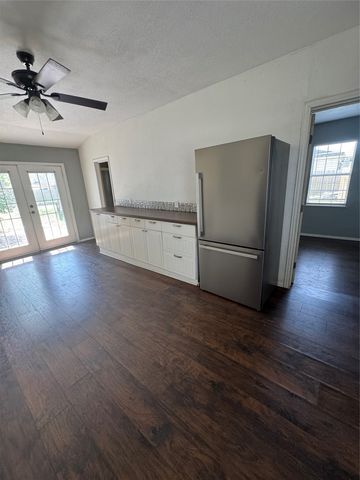 629 Harrison Lane, Hurst, TX 76053