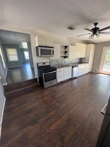 629 Harrison Lane, Hurst, TX 76053