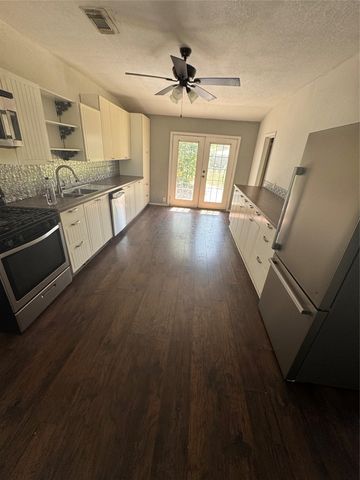 629 Harrison Lane, Hurst, TX 76053