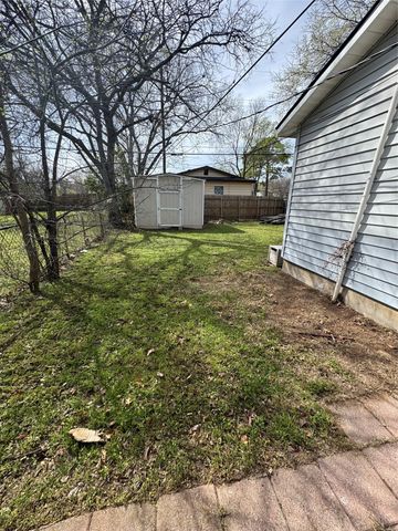 629 Harrison Lane, Hurst, TX 76053