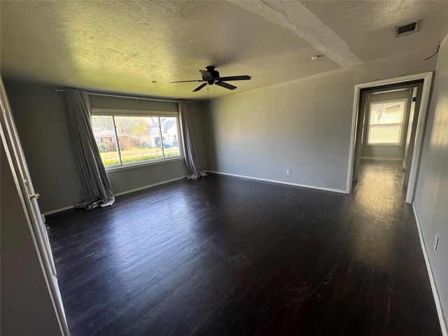 629 Harrison Lane, Hurst, TX 76053