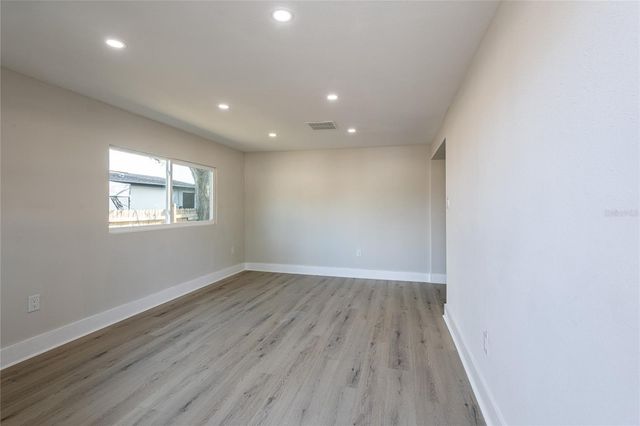 2516 W KIRBY STREET, Tampa, FL 33614