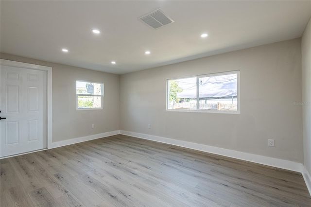 2516 W KIRBY STREET, Tampa, FL 33614