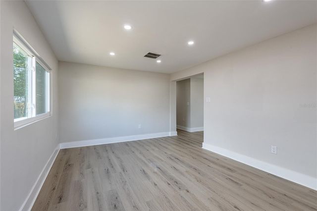 2516 W KIRBY STREET, Tampa, FL 33614