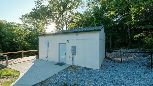 601 Pumpkin Ridge Rd, Dover, TN 37058