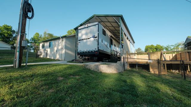 601 Pumpkin Ridge Rd, Dover, TN 37058