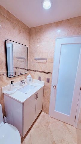 8033 Lake Dr 203, Doral, FL 33166