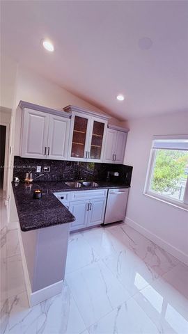 8033 Lake Dr 203, Doral, FL 33166