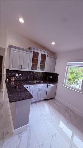 8033 Lake Dr 203, Doral, FL 33166